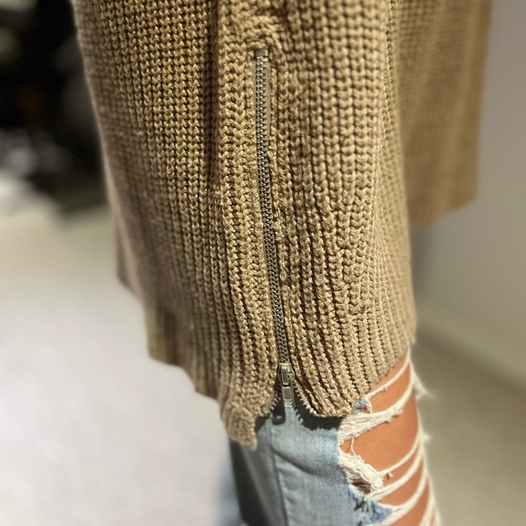 Over sized Knitted Cozy Sweater For Sale! - Picture 4 of 9